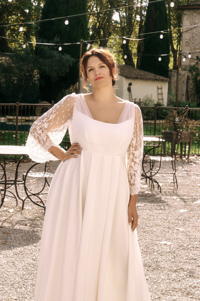 irina robe de mariee grande taille drape en tulle manche pagode avec poches buste manches pagodes en dentelle avignon